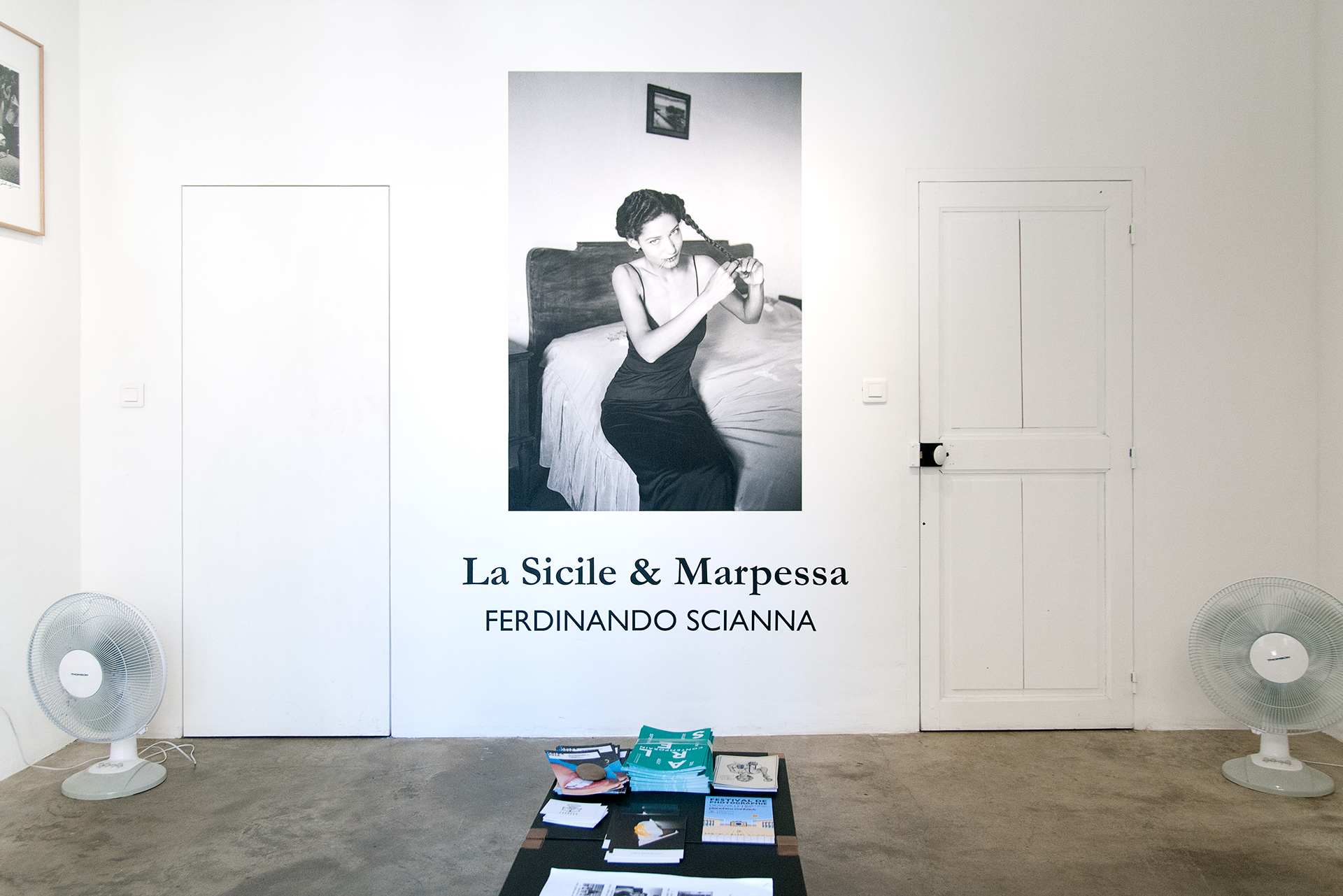 Durante la visita alla mostra La Sicilie et Marpessa di Ferdinando Scianna.  Stefania Biamonti/FPmag