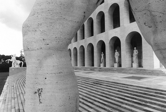 Tim Benton, Palazzo della Civilt Italiana, EUR (archs. Giovanni Guerrini, Ernesto La Padula and Mario Romano), Gelatine silver print, 1976.  Tim Benton / RIBA Collections
