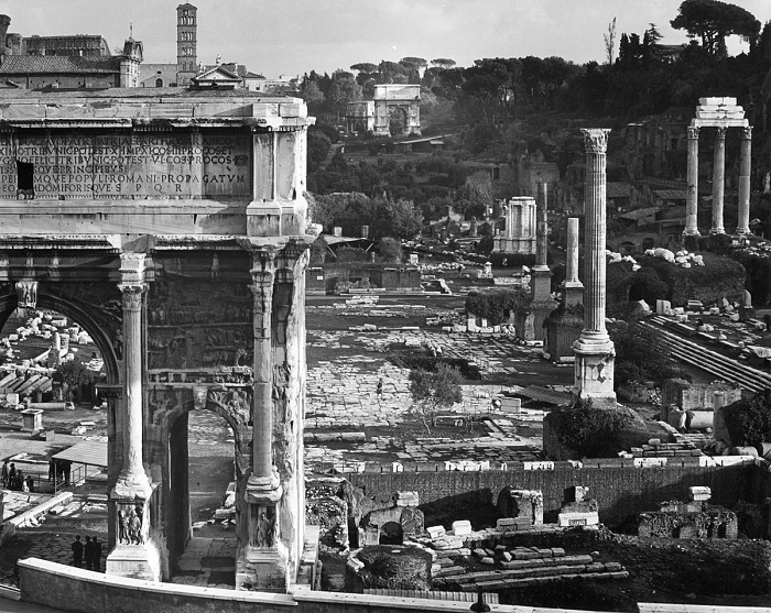 Edwin Smith, Roman Forum, with the Arch of Septimus Severus in the foreground, Gelatine silver print, 1970.  Edwin Smith / RIBA Collections