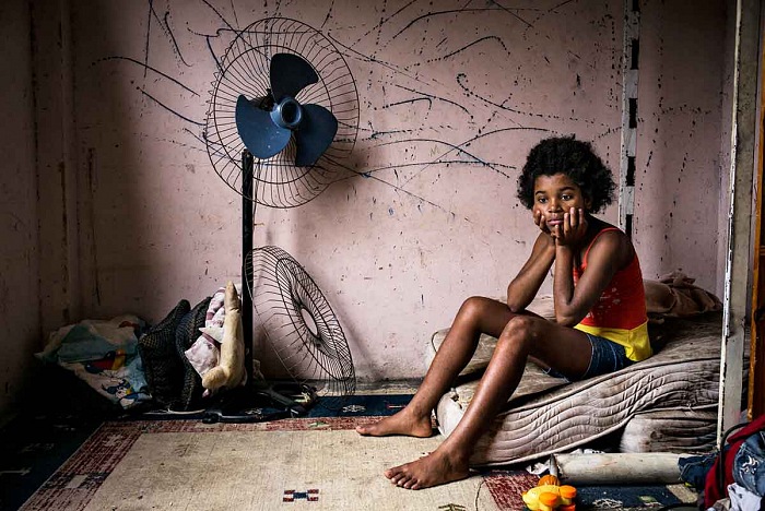 Maria Eduarda in the bedroom she shares with four siblings.  Peter Bauza / Echo Photojournalism