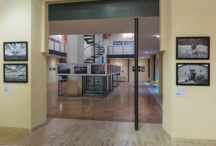 Durante la visita alle mostre collaterali di a.banda nell'ambito dell'esposizione generale di Menotrentuno 2016 presso il Masedu  Museo di Arte Contemporanea di Sassari.  FPmag.
