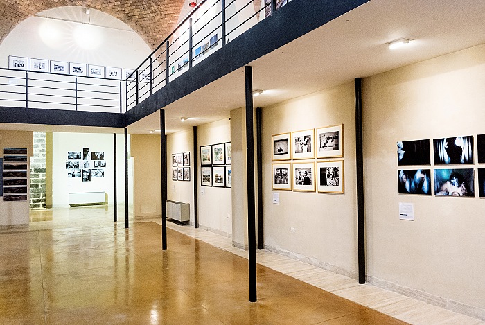 Durante la visita alle mostre collaterali di a.banda nell'ambito dell'esposizione generale di Menotrentuno 2016 presso il Masedu  Museo di Arte Contemporanea di Sassari.  FPmag.