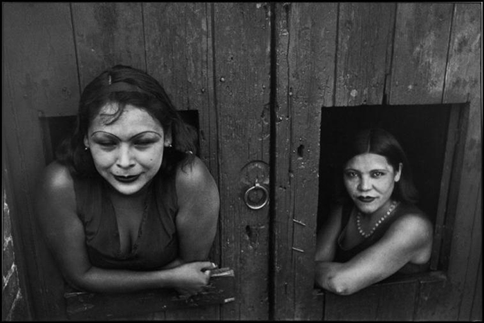 Henri Cartier-Bresson, Prostitute. Calle Cuauhtemoctzin, Citt del Messico, Messico 1934.  Henri Cartier-Bresson/Magnum Photos