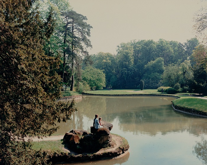 Luigi Ghirri, Versailles, 1985. Dalla serie Versailles. C-print, 24x30,5cm.  Eredi di Luigi Ghirri
