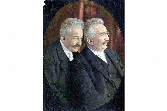 Pierre Bellingard, I fratelli Auguste e Luis Lumiere, Lione, 1914, zincografia da autochrome, dalla mostra Il volto del cinema.  Pierre Bellingard.