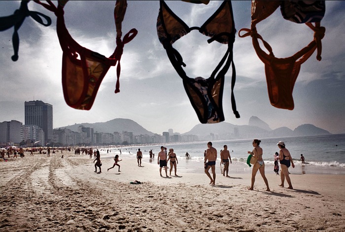 Francesco Zizola, dalla serie Beach Stories, Brazil.  Francesco Zizola/Noor