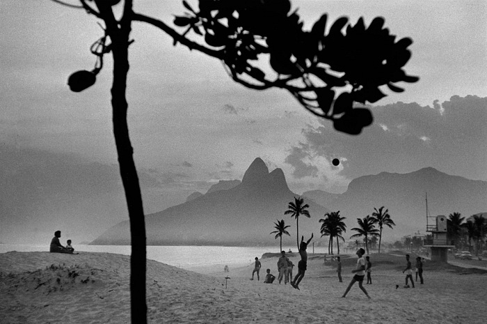 Ren Burri, Ipanema Beach, Rio de Janeiro, Brazil, 1958.  Ren Burri/Magnum Photos