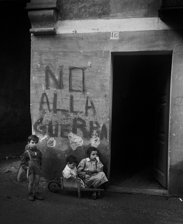 Werner Bischof, Writing on the wall: No alla guerra (No to war). Italy was heavily affected by the Second World War: cities and infrastructure were largely reduced to rubble, and large portions of the population suffered from hunger and the loss of their homes, Genua, Itlay, 1946.  Werner Bischof/Magnum Photos