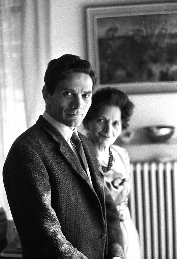 Mario Dondero, Pier Paolo Pasolini con la madre Susanna, 1962.  Mario Dondero
