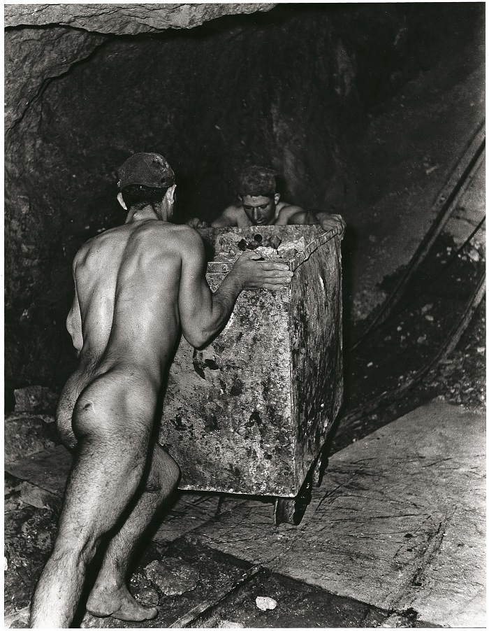 Fulvio Roiter, Miniera di zolfo in Sicilia, 1953.  Fondazione Fulvio Roiter