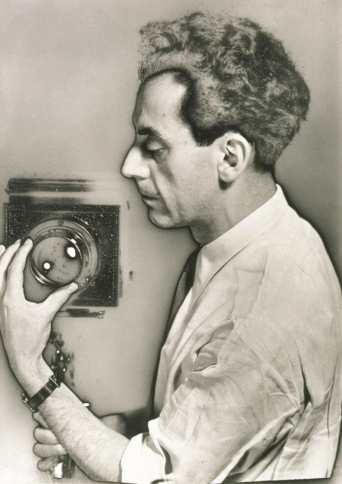 Man Ray, Autoportrait, 1931. Fotografia / photograph new print solarizzata, 1982.  Man Ray Trust by SIAE 2018