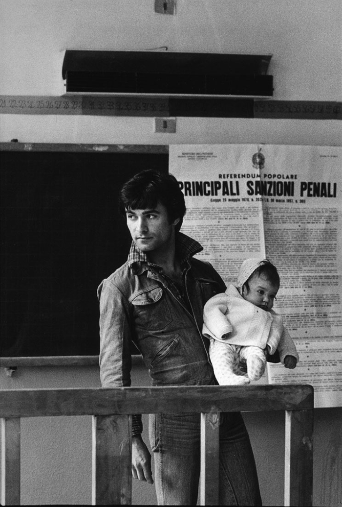 Anna Candiani, da Immagini del NO, 1974. Stampa fotografica in bianco e nero.  Anna Candiani