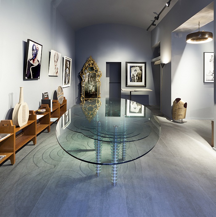 In mostra fino al 30 gennaio 2017, presso la Galleria Rossella Colombari di Milano, la mostra Le Affinit Elettive di Giovanni Gastel ed Ettore Molinario.  tspace, courtesy Galleria Rossella Colombari.