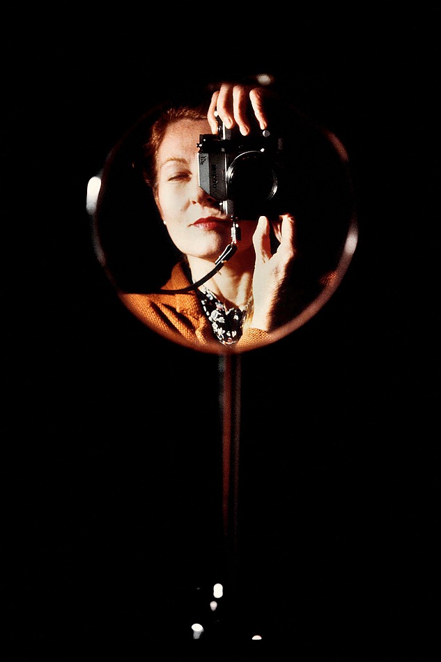 Maria Mulas, Autoritratto allo specchio, 1981.  Maria Mulas