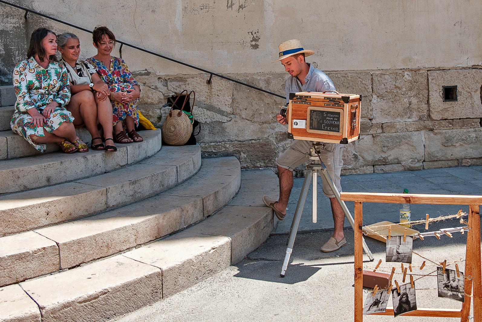 Le strade di Arles durante la settimana di apertura dei Rencontres de la Photographie 2023.  Salvo Veneziano.