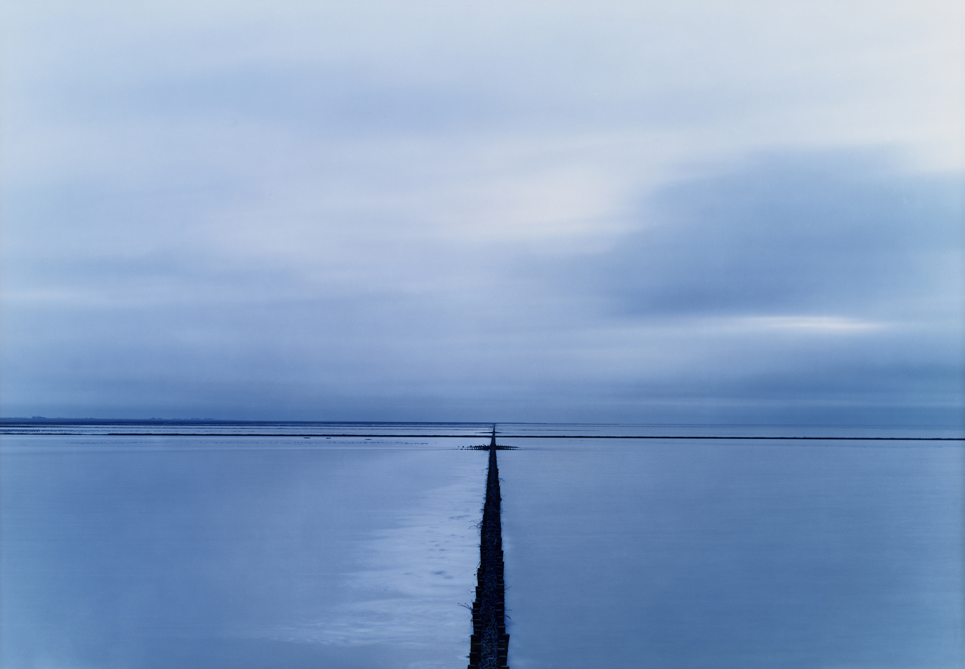 Ameland pier i, paesi bassi , 2000, 184x244x5cm.  elger esser 2017/courtesy galleria alessandra bonomo.