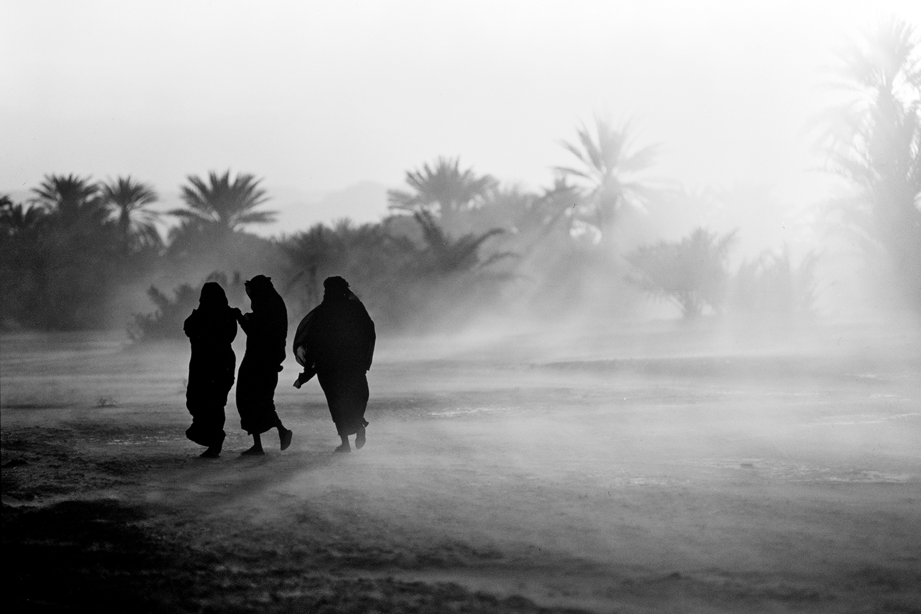 Graziano Perotti, Donne nella tempesta di sabbia, Shibam, Yemen. © Graziano Perotti.