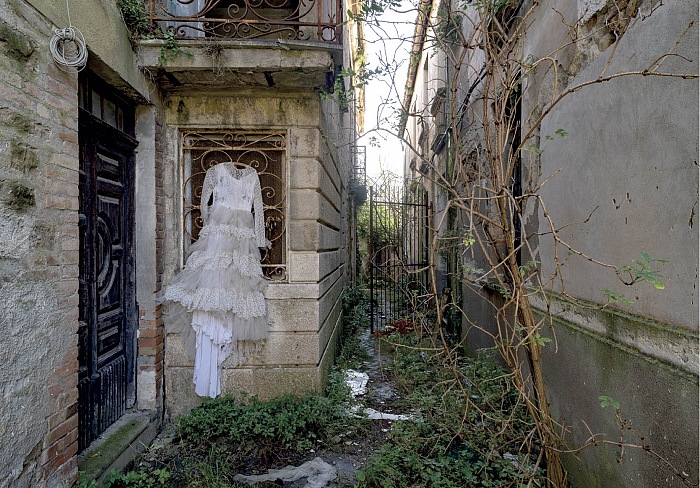 Gianni Comunale, Apice Vecchia, provincia di Benevente, dal progetto Cs Carte. Un viaggio nei luoghi e nella memoria.  Gianni Comunale.