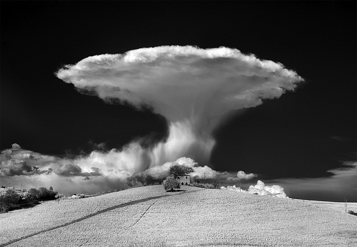 Dalla mostra La nuvola perfetta di Mario Vidor.  Mario Vidor.