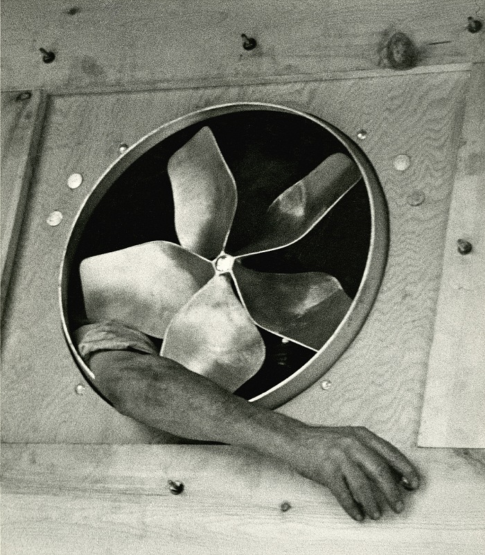 Andr Kertsz, Bras et ventilateur, New York, 1937. Ministre de la Culture et de la Communication / Mdiathque de larchitecture et du patrimoine / Dist Rmn  Donation Andr Kertsz