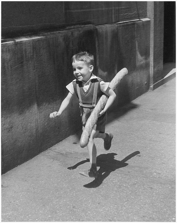 Willy Ronis, Le Petit Parisien, 1952. Willy Ronis, Ministre de la Culture / Mdiathque de larchitecture et du patrimoine / Dist RMN-GP  Donation Willy Ronis