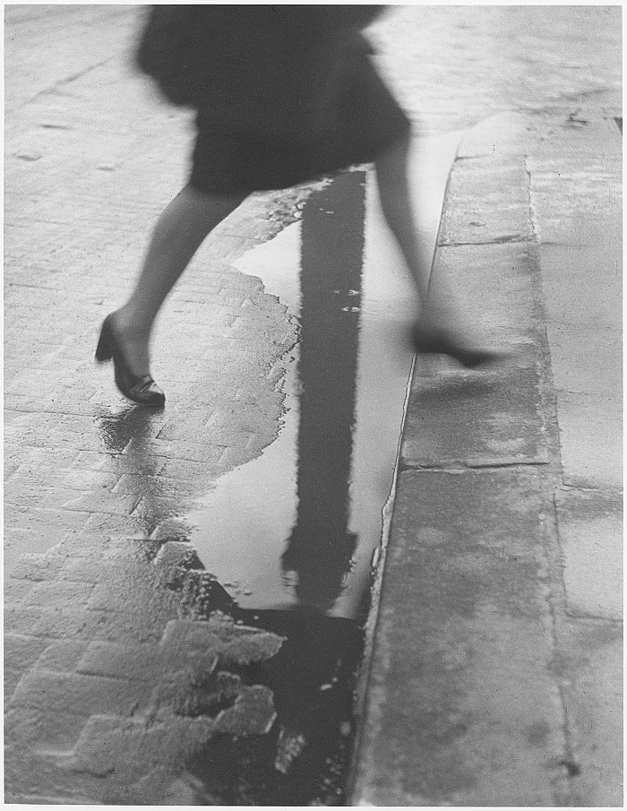 Willy Ronis, Place Vendme, Paris, 1947. Willy Ronis, Ministre de la Culture / Mdiathque de larchitecture et du patrimoine / Dist RMN-GP  Donation Willy Ronis