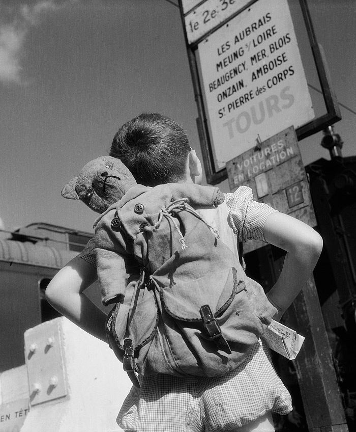Willy Ronis, Vincent, sur la route des vacances, 1946. Willy Ronis, Ministre de la Culture / Mdiathque de larchitecture et du patrimoine / Dist RMN-GP  Donation Willy Ronis