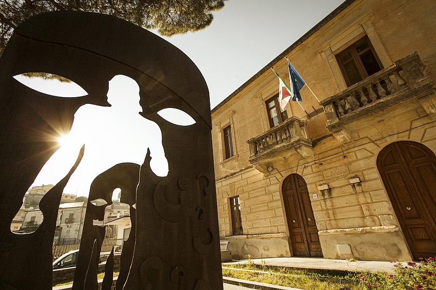 Gianfranco Ferraro, La sede del Comune di Riace.  Gianfranco Ferraro.