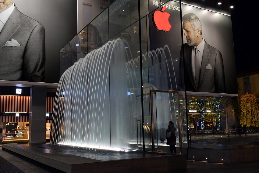 Roman Zanuso, Apple & George, Milano, 2018.  Roman Zanuso.