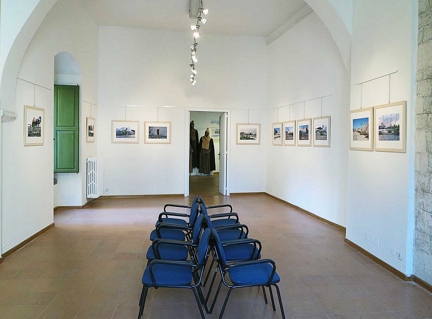 L'allestimento della mostra Herbarium di Giuseppe Pavone presso il Museo Civico di Bari.  Giuseppe Pavone.