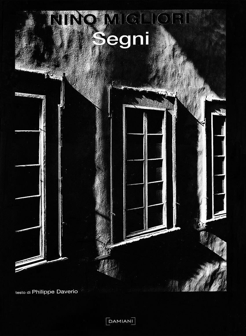 La copertina del catalogo Materia e memoria di Nino Migliori, Damiani, 2004. Courtesy Archivio Pio Tarantini.