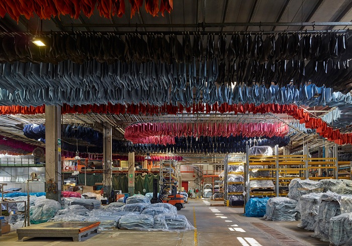 Dalla serie Tanneries di Mark Power.  Mark Power / Magnum Photos