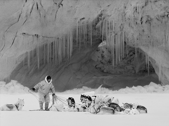 Ragnar Axelsson, Thule, Mikide on Inglefield Fjord, Greenland, 1999.  Ragnar Axelsson