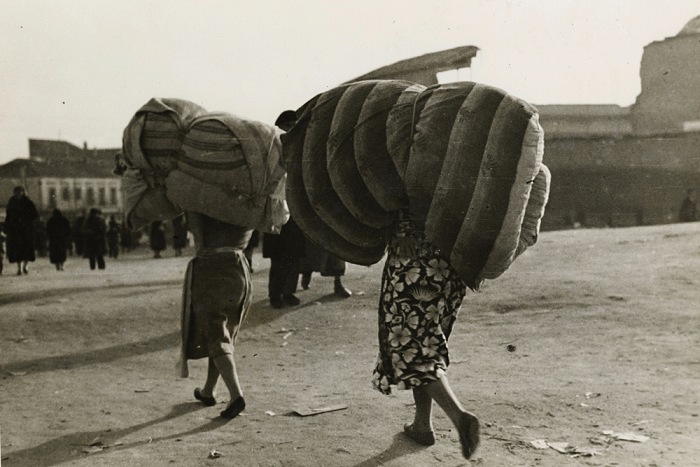 Scene di evacuazione dalla capitale, Madrid, Spagna, 1936. Foto: Ministerio de Educacin, Cultura y Deporte. Archivo General de la Administracin, Fondo Archivo Fotogrfico de la Delegacin de Propaganda y Prensa de Madrid durante la Guerra Civil, Albero y Segovia Informacin Grfica (Madrid, Espaa)