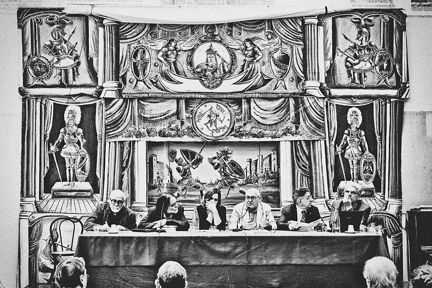  Davide Bologna. Antopologi e archivisti spiegano lo stato del patrimonio fotografico in Sicilia.