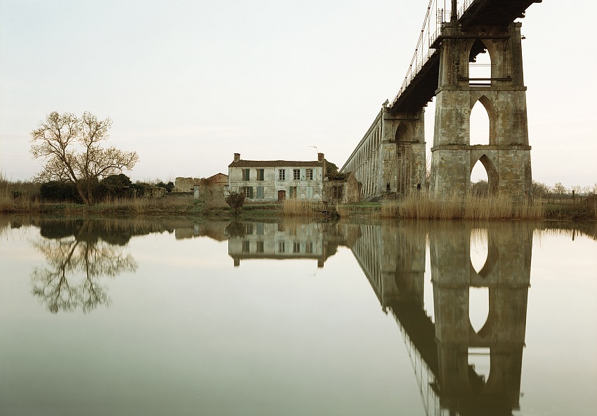 Tonnay I, Francia, 1997, 123,5x161,6x5cm.  Elger Esser 2017/Courtesy Galleria Alessandra Bonomo.