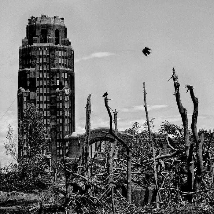 Matt Black, Terminal ferroviario in disuso. Buffalo, New York.  Matt Black/Magnum Photos.