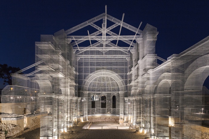 Edoardo Tresoldi, Basilica di Siponto, Parco archeologico di Santa Maria di Siponto, Manfredonia (FG), 2016. Foto:  Roberto Conte