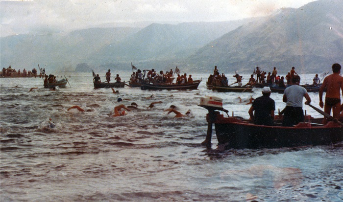 Traversata dello stretto di Messina, Capo Peloro - Punta Pezzo, gara internazionale di nuoto pinnato. Courtesy Archivio Fotografico Centro Nuoto Sub Villa