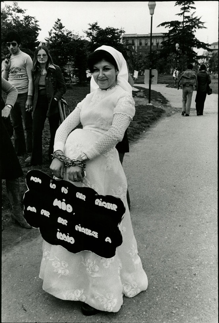Anna Candiani, da Immagini del NO, 1974. Stampa fotografica in bianco e nero.  Anna Candiani