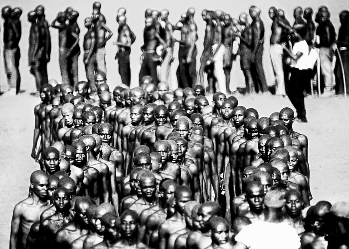 Romano Cagnoni, Heads, Biafra, 1968.  Romano Cagnoni.