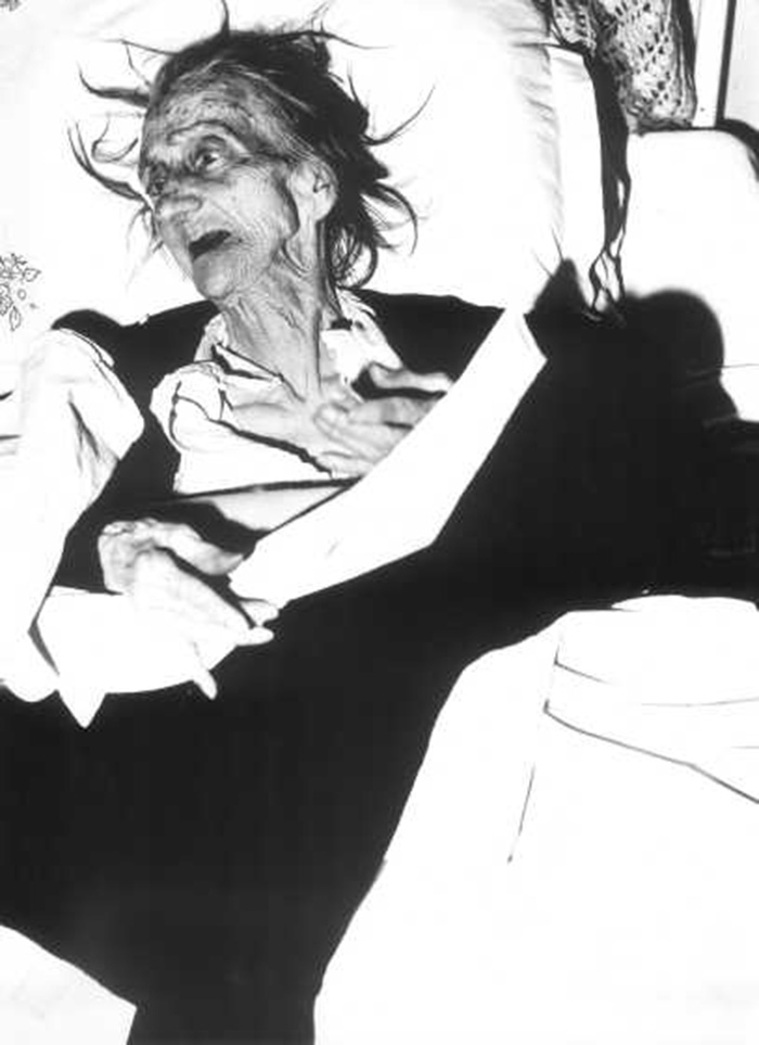 Mario Giacomelli, dalla serie Verr la morte e avr i tuoi occhi.  Eredi Mario Giacomelli - Regione Lombardia / Museo di Fotografia Contemporanea, Milano-Cinisello Balsamo