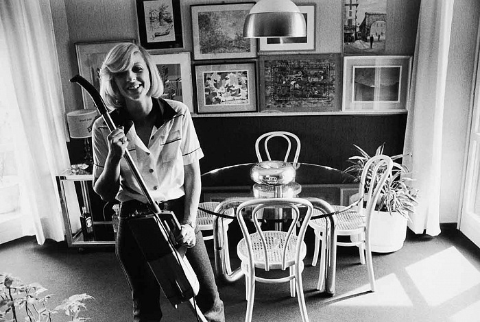 Liliana Barchini, Carmen nella sua casa, 1979. Stampa fotografica ai sali d’argento, 30x20cm.