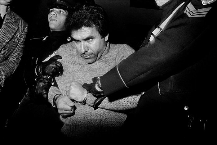Letizia Battaglia, L'arresto del feroce boss mafioso Leoluca Bagarella, Palermo, 1980. Courtesy l'artista