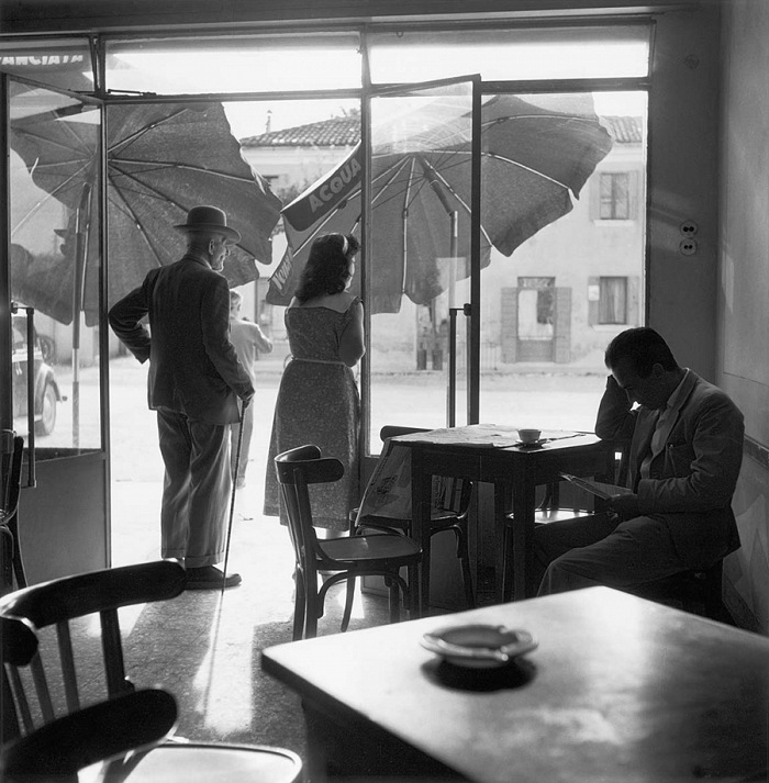 Pietro Donzelli, Caffè a Rosolina, 1954. © Renate Siebenhaar, Estate Pietro Donzelli, Frankfurt a. M.