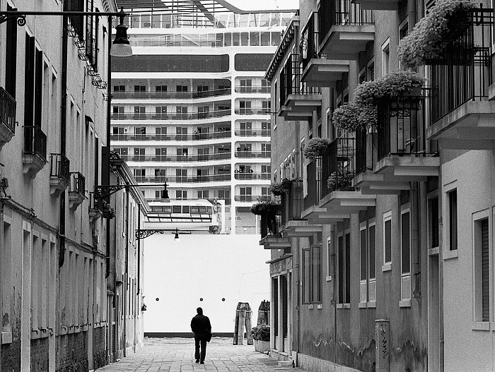 Gianni Berengo Gardin, Davanti alle Zattere, nel Canale della Giudecca, Venezia, 2013-2015. © Gianni Berengo Gardin/Courtesy Fondazione Forma per la Fotografia