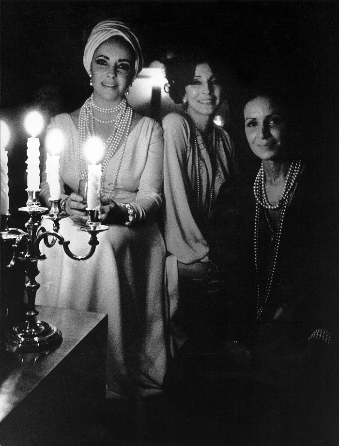 Maria Mulas, Liz Taylor, Valentina Cortese e Rosanna Falk, 1971. © Maria Mulas