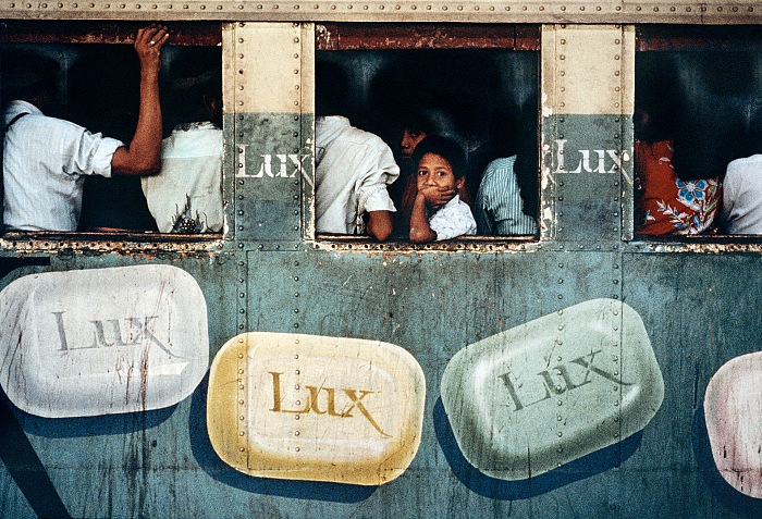 Steve McCurry, Rangoon, Birmania, 1994. © Steve McCurry