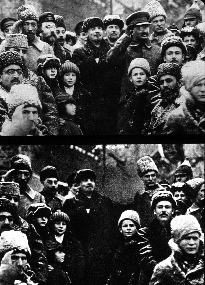 Nella foto in alto Lev Kamenev, Lenin (Vladimir Ilyich Ulyanov) e Leo Trotsky nel terzo anniversario della Rivoluzione d’Ottobre, il 7 novembre del 1920. Nella foto in basso la stessa foto ritoccata nella quale Kamenev e Trotsky sono stati cancellati. Un esempio di come agiva la censura durante l’era sovietica. © Rue des Archives/AGF