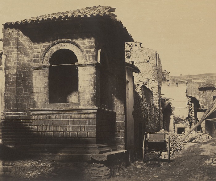 Robert MacPherson, Street View in Norcia, after the Earthquake, from casa Cipriani, 1860-61. Albumina, 31x37 cm. Courtesy Biblioteca Luigi Poletti, Modena